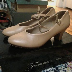 Theatricals Character Shoes Size 8 Tan